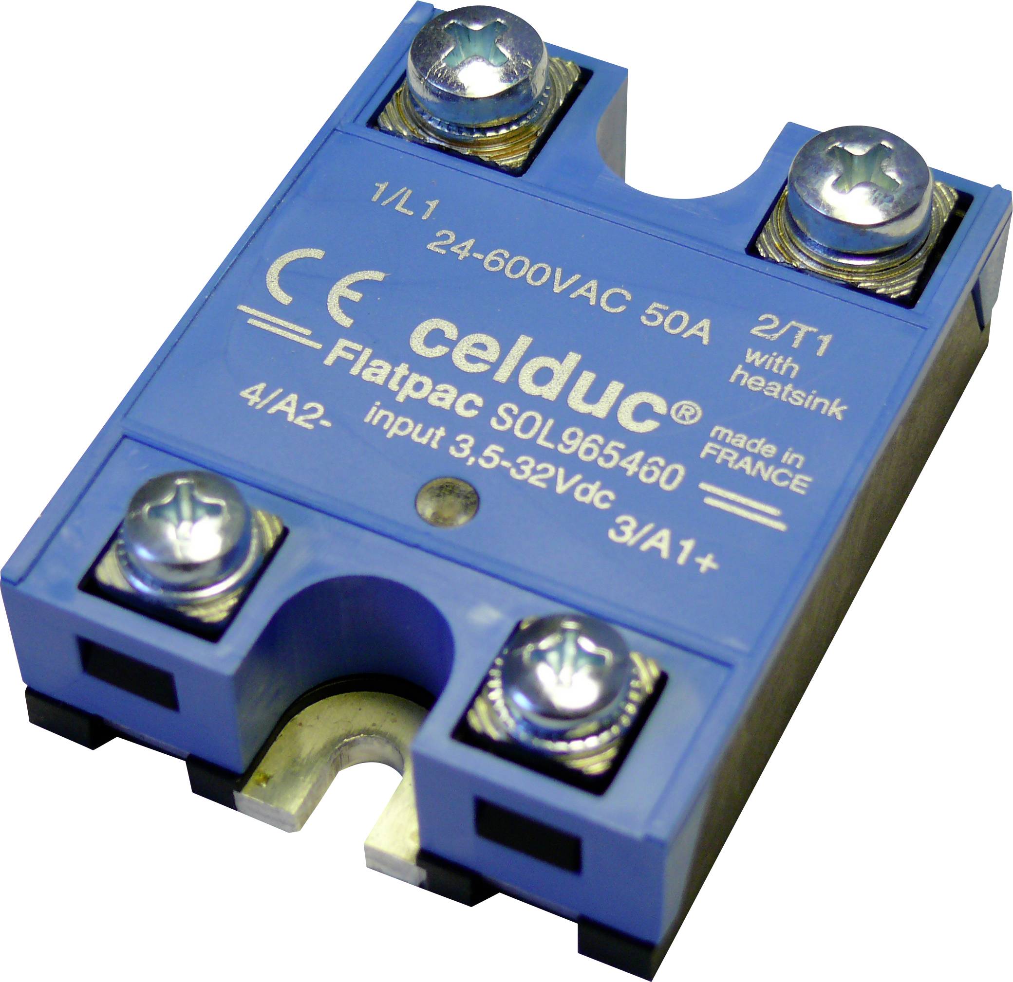 Relais statique bleu de Celduc pour applications électriques. Spécifications : 24-600VAC, 50A, montable, avec dissipateur thermique.