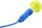 Un microphone en plastique jaune et bleu, de taille jouet, sur fond blanc. Adapté pour les enfants.