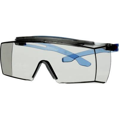 Une lunette de protection transparente avec des branches bleues, qui peut être portée par-dessus des lunettes de vue normales.