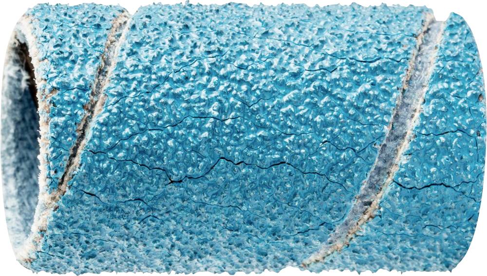 Une bande abrasive bleue, structurée, qui révèle des fissures et une usure lors d'un gros plan, probablement du papier de verre.