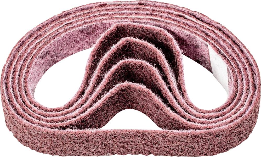 Une pile de bandes abrasives rouges, stratifiées uniformément, utilisées pour les travaux de ponçage et de polissage dans des applications artisanales ou industrielles.