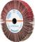 Disque abrasif avec toile abrasive rouge et étiquette bleu-blanc. Texte sur l'étiquette : 'Disque à lamelles pour meuleuse d'angle'.