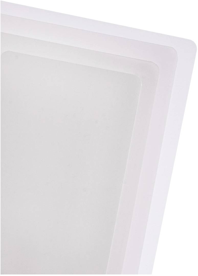 Trois feuilles superposées, légèrement différentes dans leurs nuances de rose et de blanc, formant une transition douce.