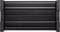 Un objet noir rectangulaire avec plusieurs lignes horizontales. Probablement un store ou un couvercle.