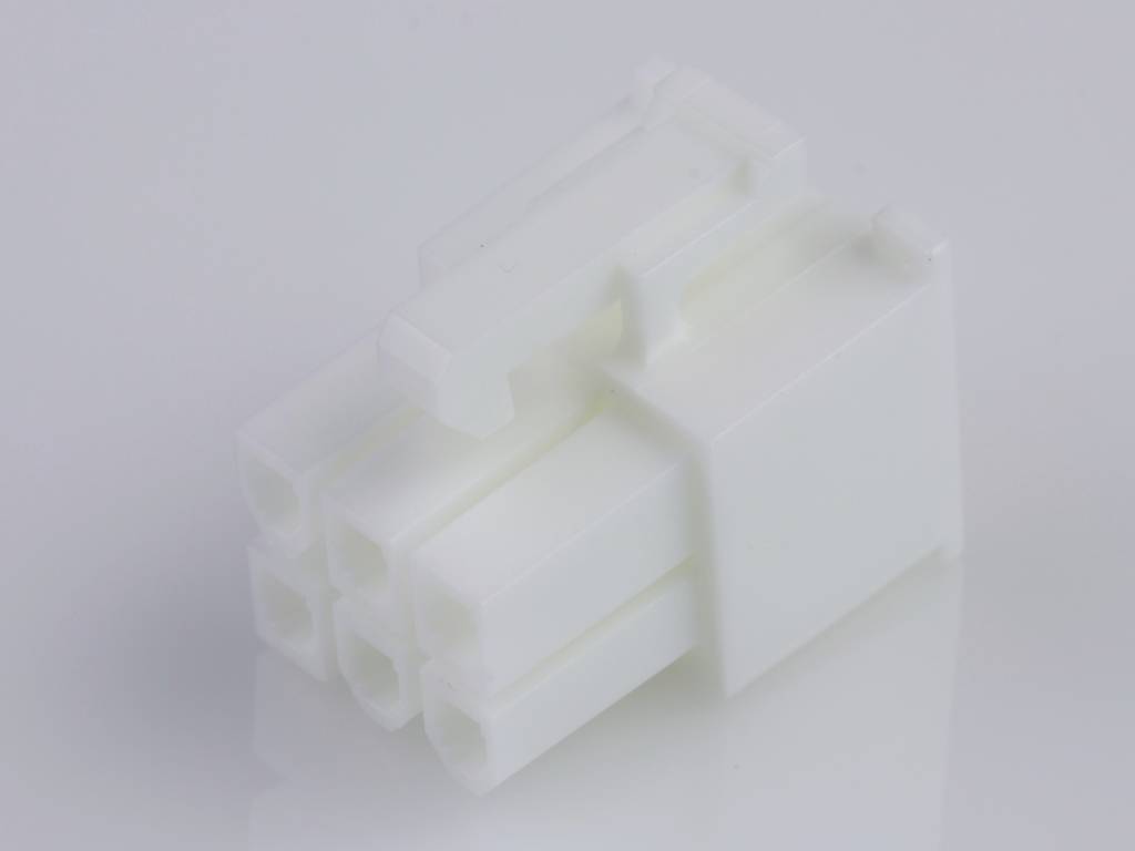 Un connecteur en plastique blanc à six broches, posé sur une surface lisse, utilisé pour les connexions d'appareils électroniques.