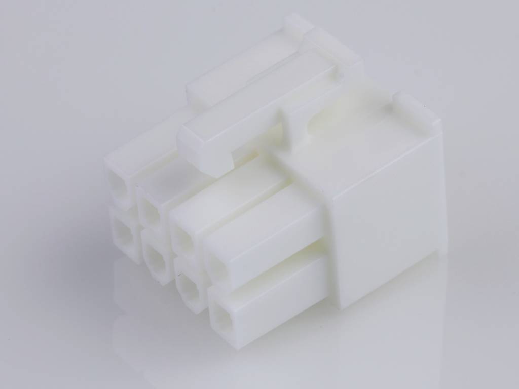 Connexion en plastique blanc avec six ouvertures carrées, vue en angle, sur un fond clair.