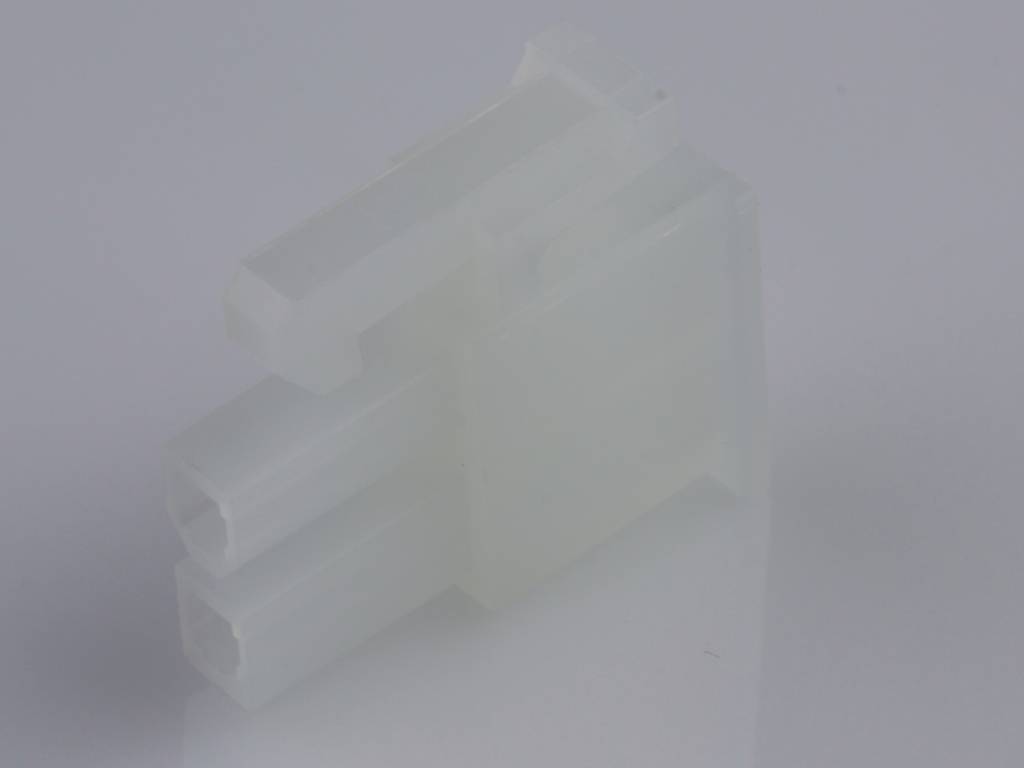 Un connecteur blanc en plastique avec deux trous disposés en parallèle, adapté aux connexions électriques dans des applications techniques.