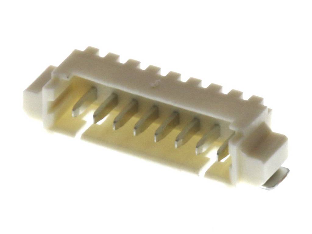 'Petit connecteur électrique blanc avec plusieurs broches métalliques pour la connexion de cartes de circuits imprimés, vue de côté.'