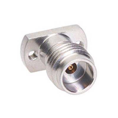Un adaptateur coaxial argenté avec douille ronde et plaque de montage rectangulaire, adapté aux connexions de câbles.