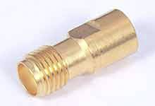 Adaptateur en laiton avec filetage externe d'un côté et surface lisse de l'autre. Adapté pour les raccordements de tuyauterie.