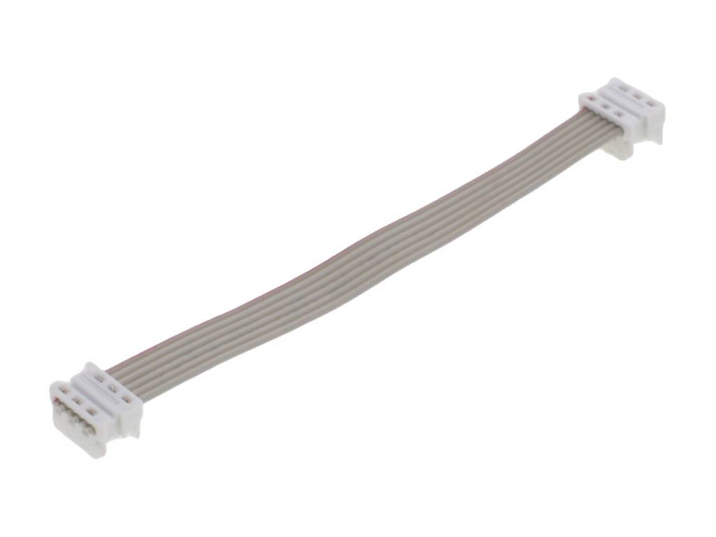 Un câble plat gris avec des connecteurs blancs aux deux extrémités, adapté pour les connexions électroniques.