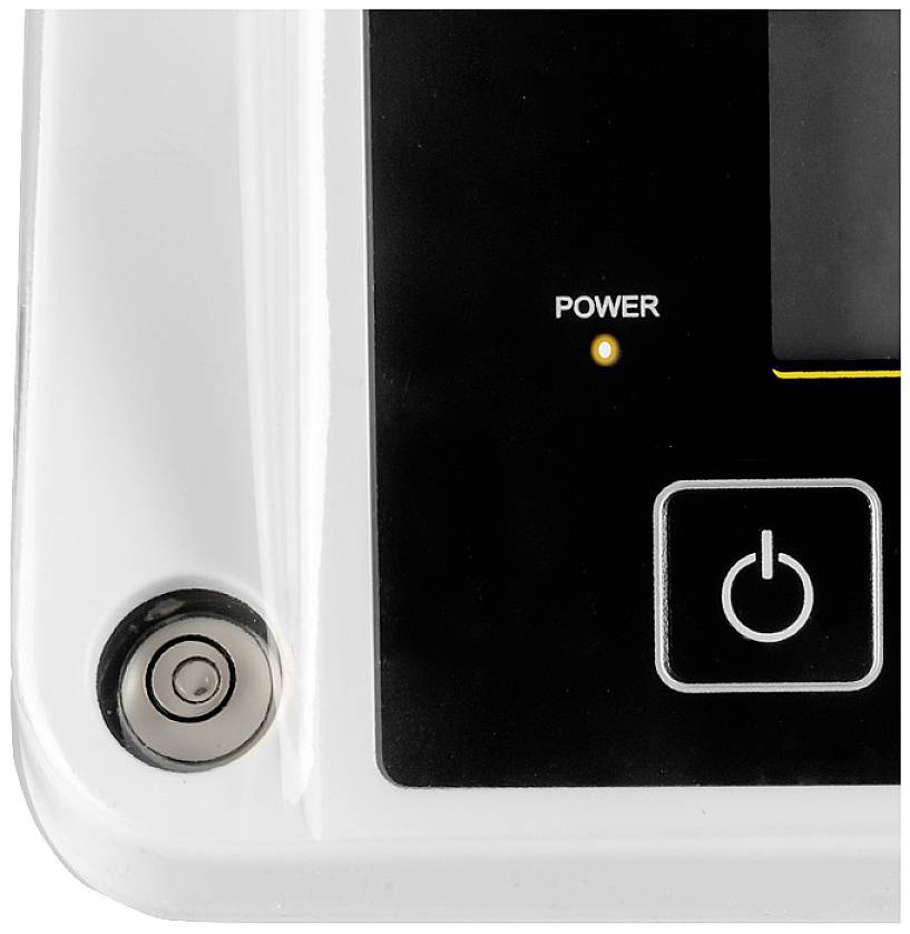 Une partie d'un appareil électronique avec un indicateur lumineux de 'Power' et un bouton de mise en marche. Comprend un petit interrupteur métallique.
