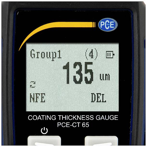 Appareil de mesure d'épaisseur affiche '135 µm'. En haut est indiqué 'Group1'. Modèle PCE-CT 65.