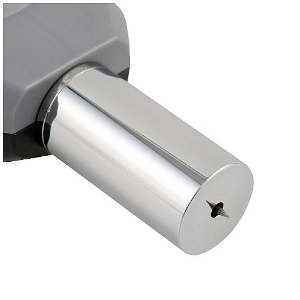 Une poignée de tournevis grise avec un manche cylindrique brillant et un embout en forme d'étoile à l'extrémité.