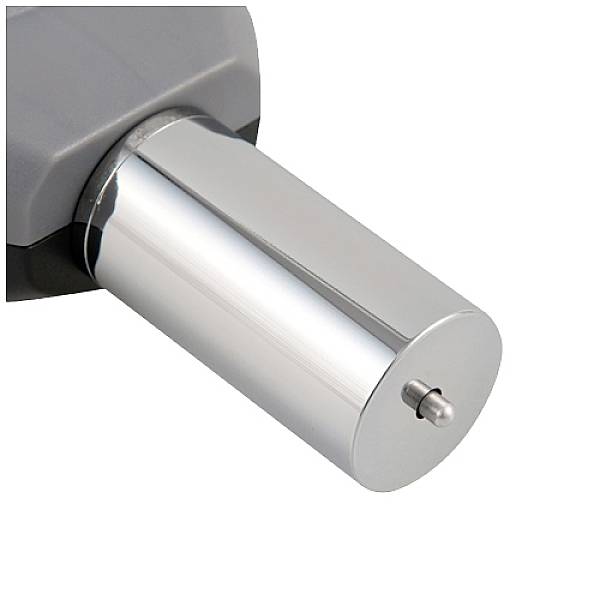 Un boulon métallique chromé de forme cylindrique avec un embout arrondi, fixé sur une pièce d'équipement grise.