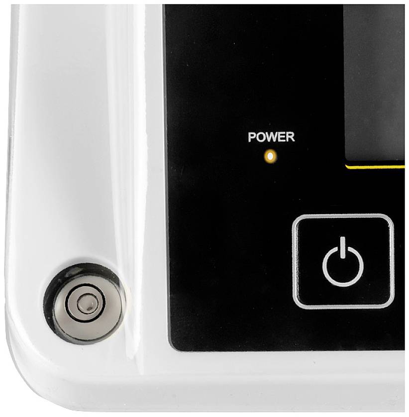 Face avant d'un appareil électronique avec un symbole 'Power' lumineux et un bouton marche/arrêt sur une surface noire.