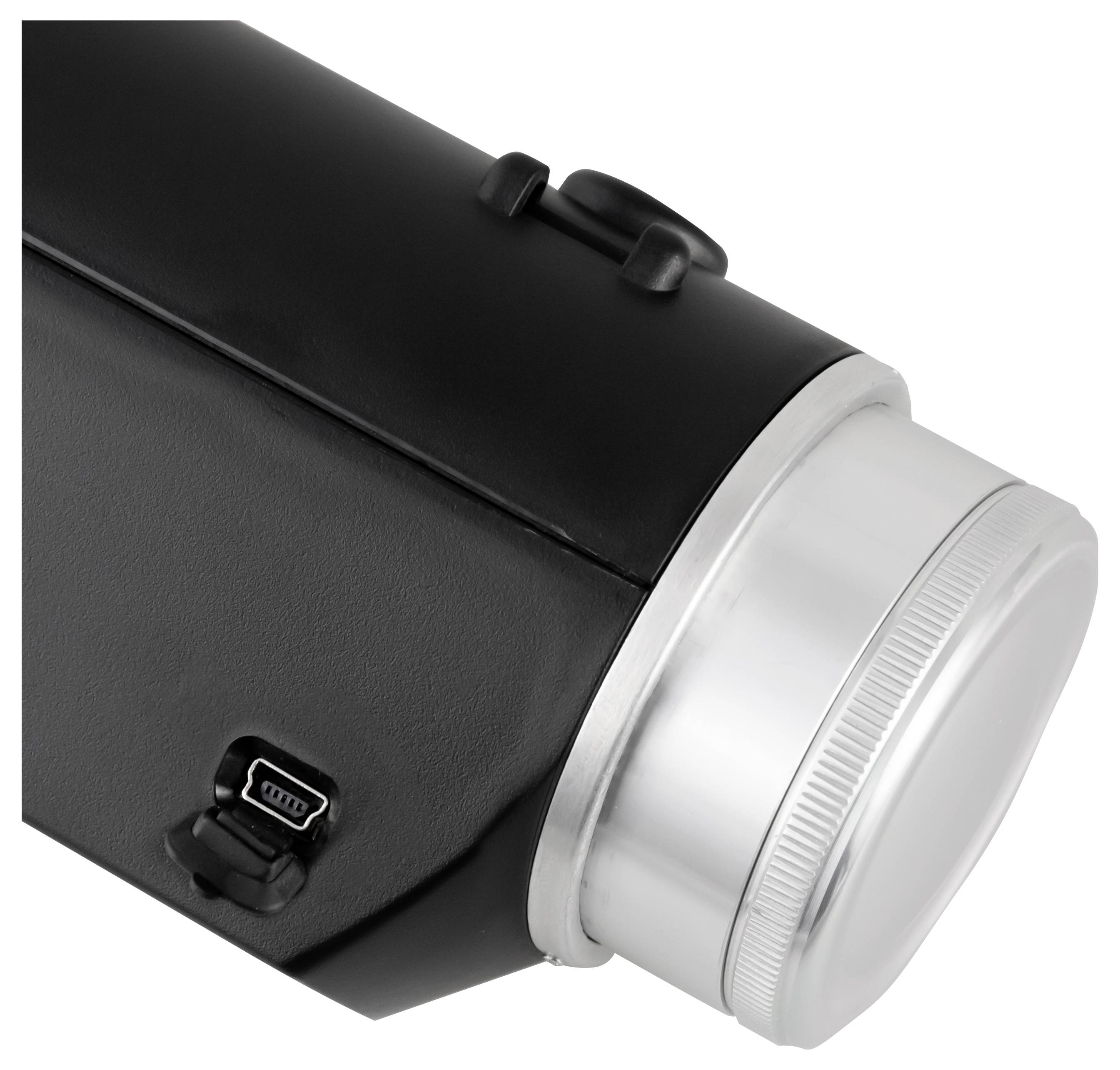 Gros plan d'un appareil portable noir avec un capuchon cylindrique argenté et un petit port de recharge sur un fond blanc.