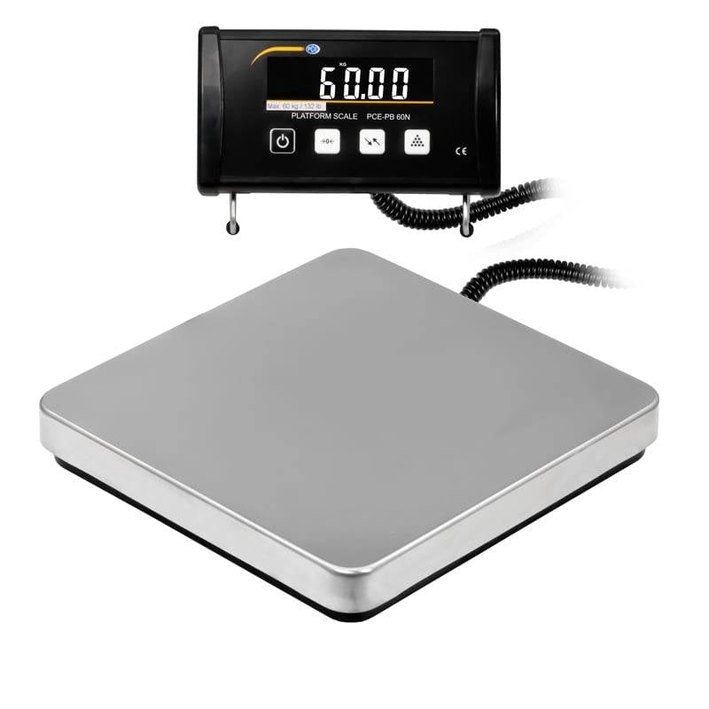 Plateforme numérique avec affichage séparé indiquant 60.00, montrant une plateforme de pesée carrée en métal et un câble enroulé.
