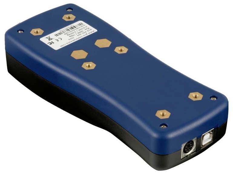 Appareil électronique portatif bleu avec une étiquette sur le dessus, des fixations hexagonales et un port connecteur à une extrémité.