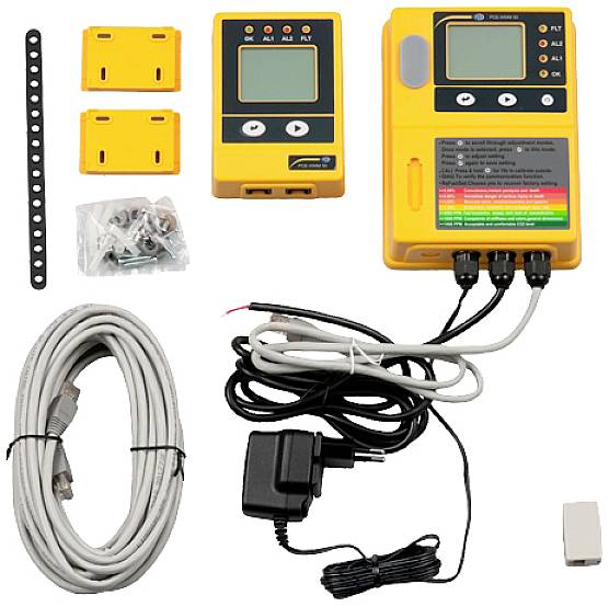 L'image montre un appareil de test électrique jaune avec des câbles et des accessoires. Il comprend deux modules plus petits, un jeu de câbles, un bloc d'alimentation et des accessoires de montage.