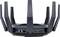 Routeur avec plusieurs antennes, vue arrière montrant les connexions : câble réseau, ports USB et prise d'alimentation.