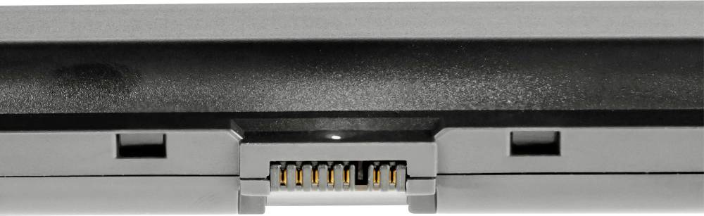 Une batterie d'ordinateur portable avec vue sur les contacts métalliques.