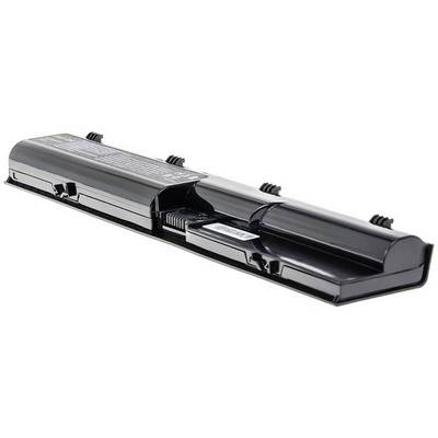 Batterie d'ordinateur portable en gros plan. Design noir allongé avec des détails techniques imprimés sur la surface.