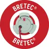 Un logo rond rouge portant l'inscription 'BRETEC®' montre un arrière avec une connexion de câble au centre.