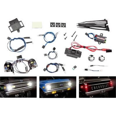 Ensemble d'éclairage LED pour voitures RC avec câbles, fiches, clips et instructions. Phares avant et feux arrière de voiture télécommandée en fonctionnement.