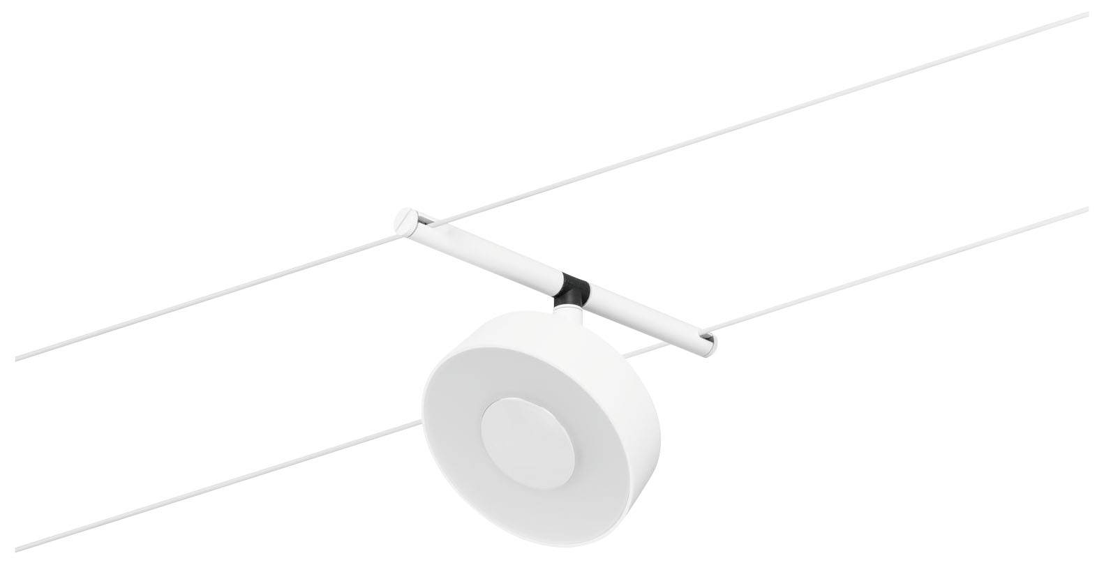 Une lampe blanche cylindrique est suspendue à deux cordes parallèles.