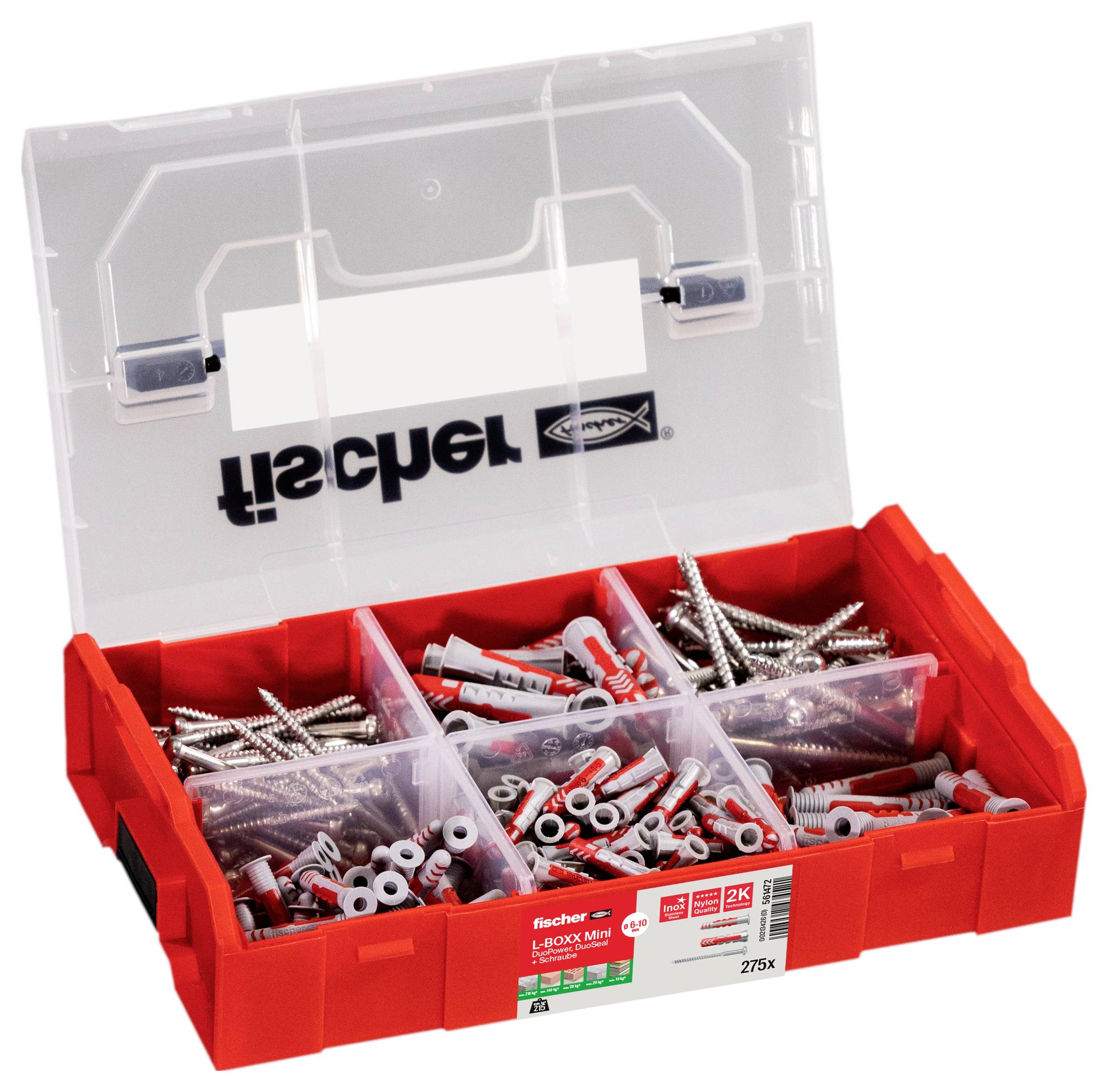 Boîte en plastique rouge avec cloisons, remplie de vis et de chevilles de différentes tailles, couvercle transparent portant le logo 'fischer'.