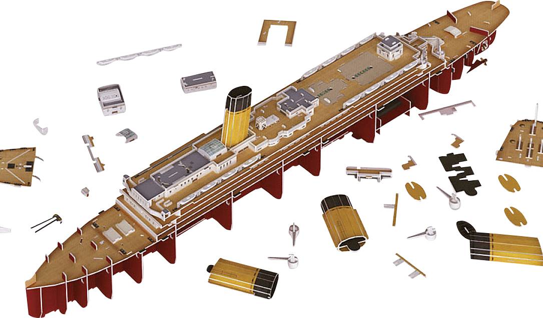 Kit de maquette en papier d'un navire avec des pièces détachées pour l'assemblage. Montre la coque, les ponts et les superstructures en éléments séparés.