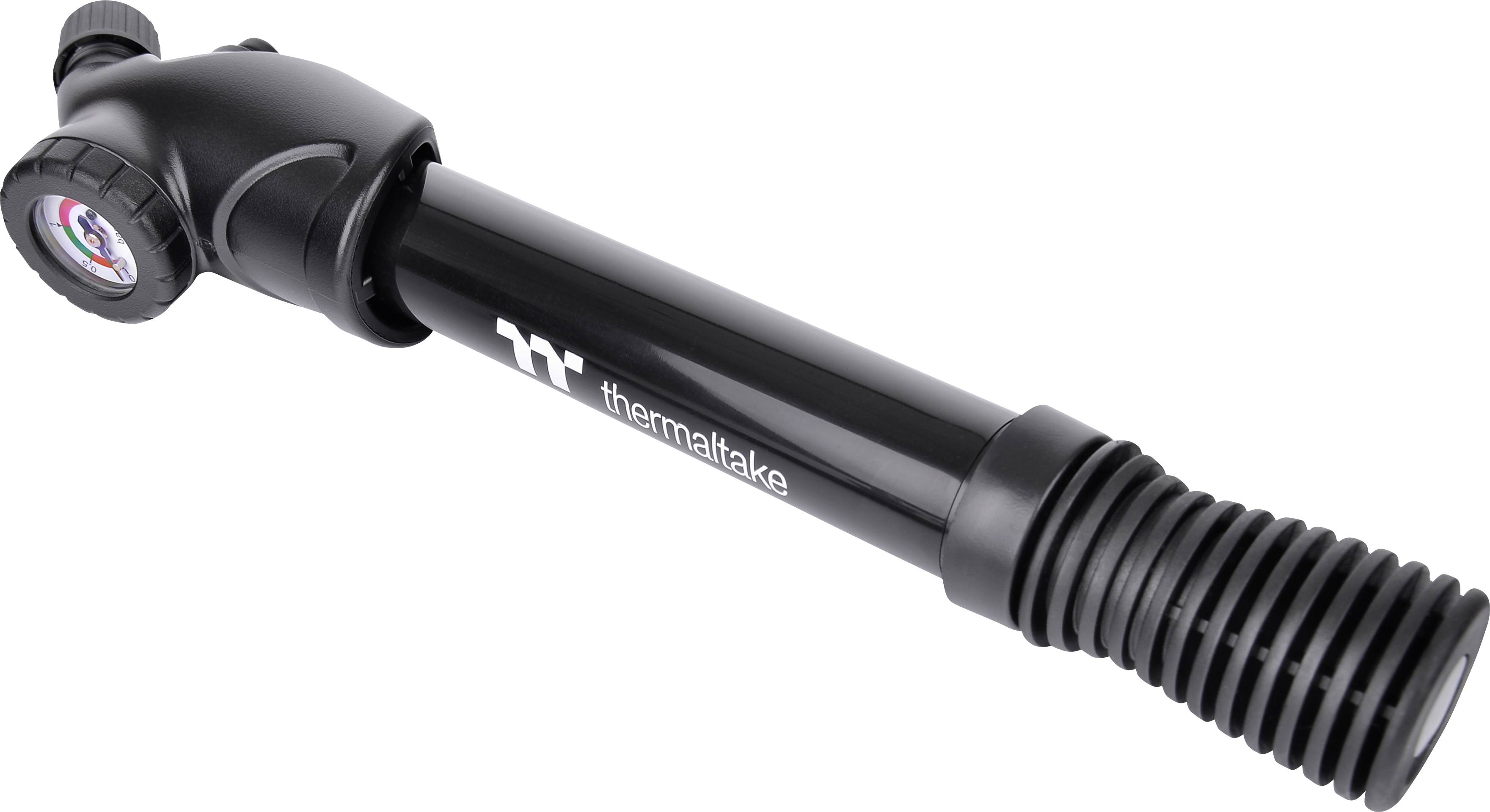 Pompe manuelle Thermaltake noire, avec un manomètre à gauche et une poignée striée à droite ; utilisée pour gonfler des systèmes hydrauliques ou pneumatiques.