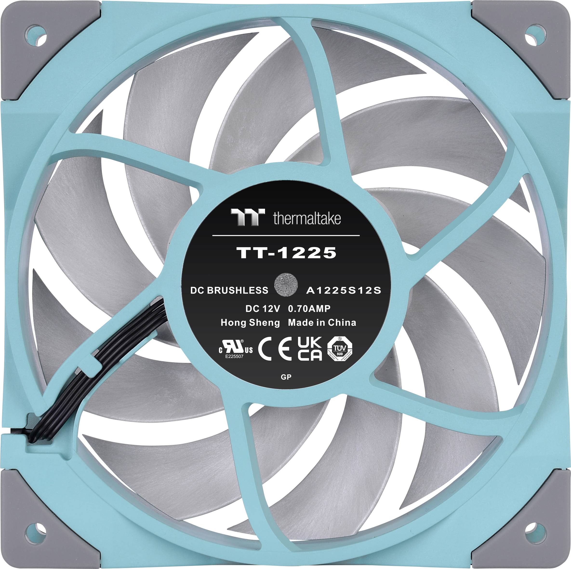 Un ventilateur d'ordinateur bleu-gris portant l'inscription 'TT-1225' de Thermaltake. Les indicateurs de tension et de provenance sont visibles.