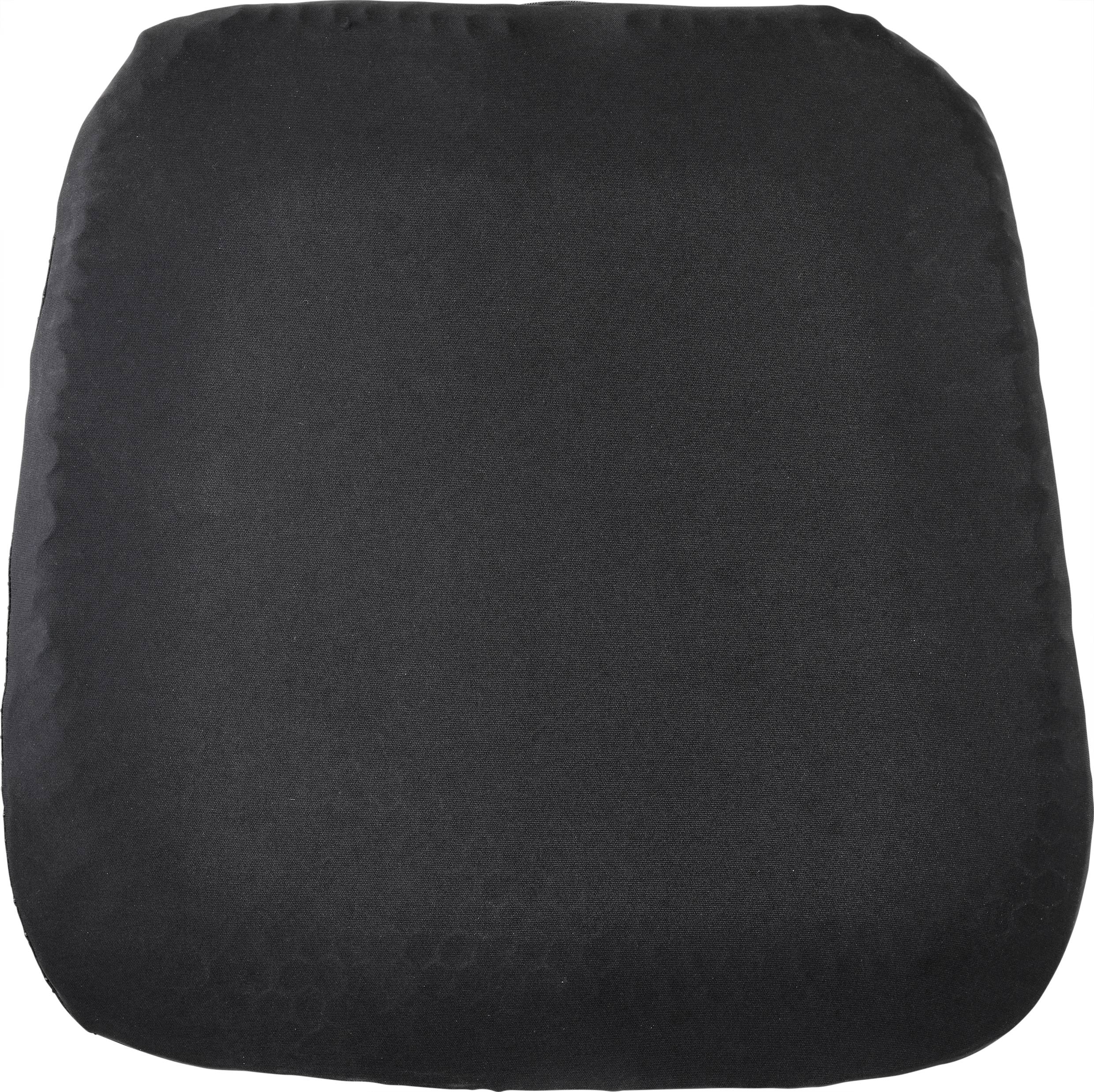 Coussin carré noir en matériau doux.