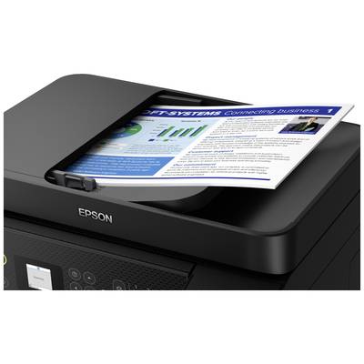Une imprimante imprime un document bleu et blanc avec des graphiques et des textes, qui se trouve en haut du bac de sortie papier.