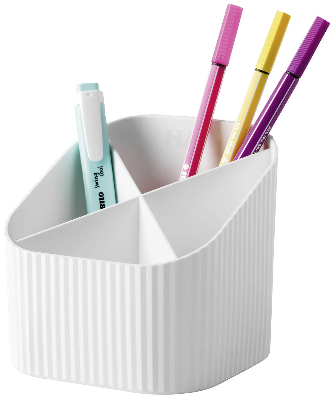 Un porte-stylos blanc à quatre compartiments contient un stylo bleu et trois stylos feutres colorés : rose, jaune et violet.