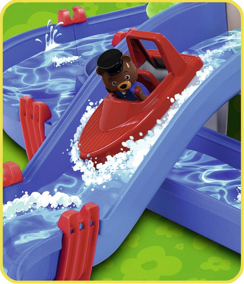 Un ours en peluche descend des toboggans bleus dans un bateau rouge. L'eau jaillit tandis qu'il glisse vers le bas.