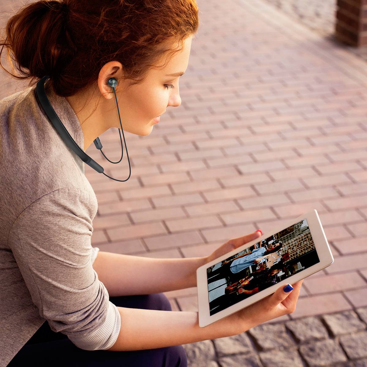 LogiLink BT0049 Oreillette Bluetooth Stereo noir pour le sport-7