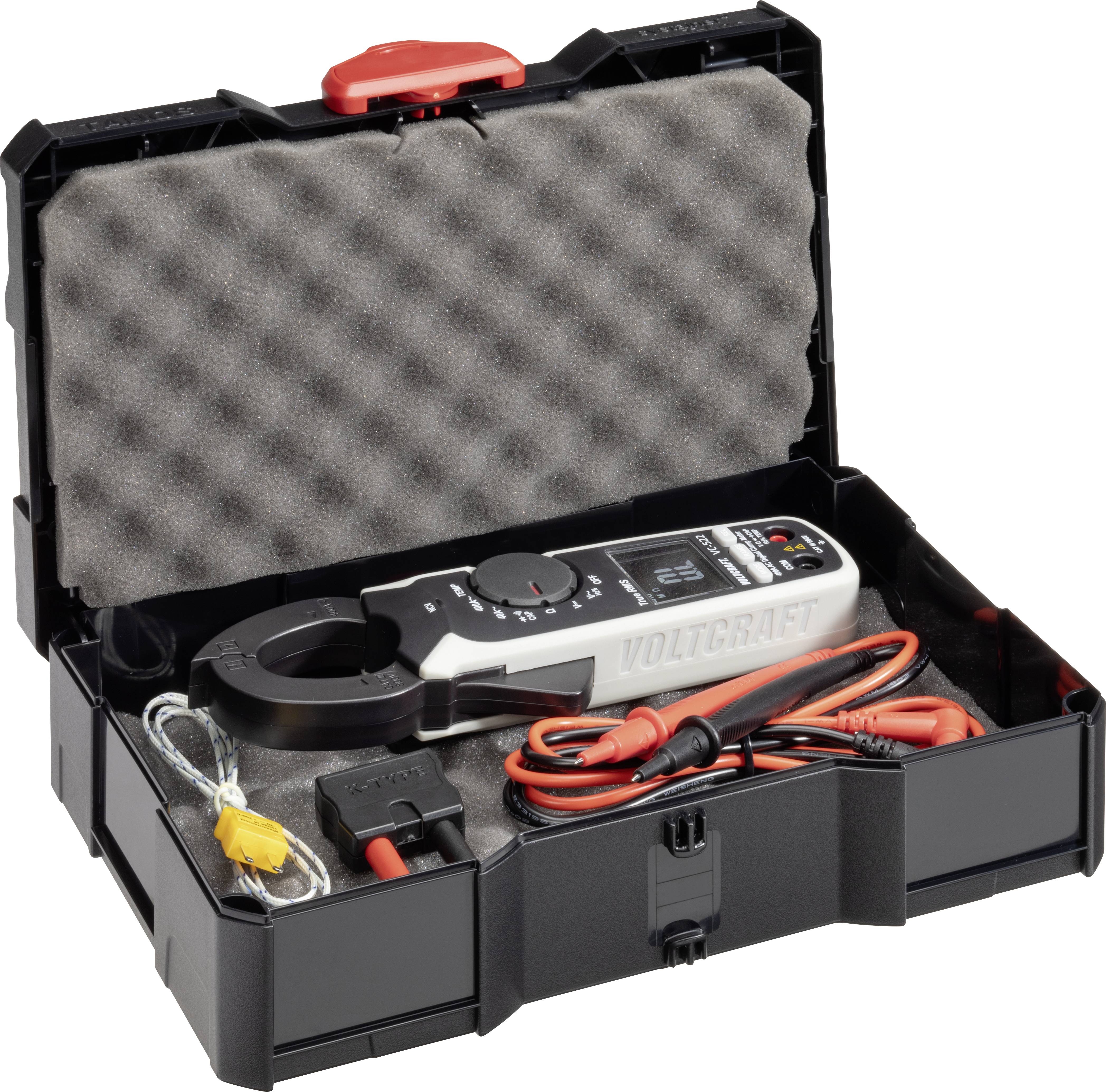 Une mallette à outils noire ouverte contenant une pince ampèremétrique numérique, des câbles rouges et noirs, avec un rembourrage en mousse dans le couvercle.