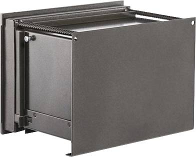 Unité de ventilation métallique de forme rectangulaire. Elle est composée d'une grille sur le dessus et d'un couvercle avant amovible.