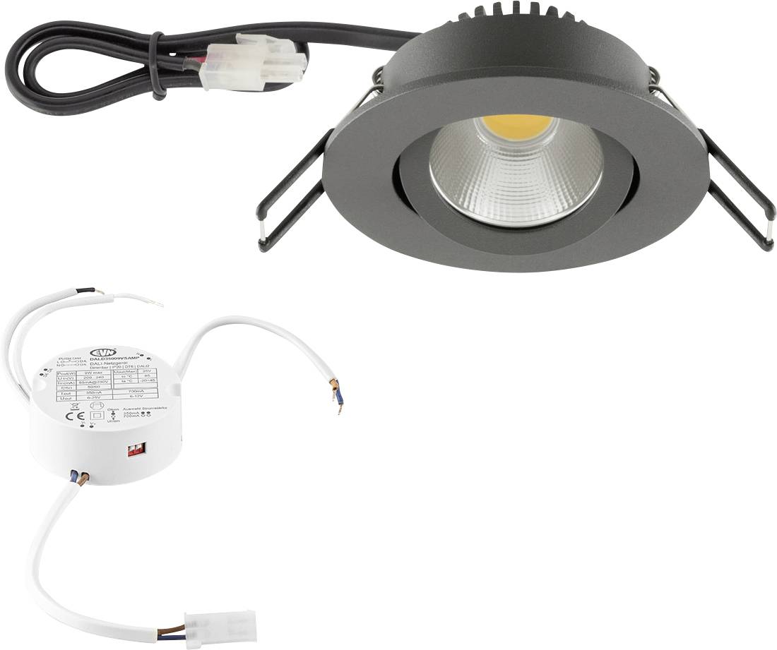 Câble Ethernet vert vif avec deux connecteurs, une fiche industrielle circulaire et une fiche RJ45, présenté en boucles sur un fond blanc.