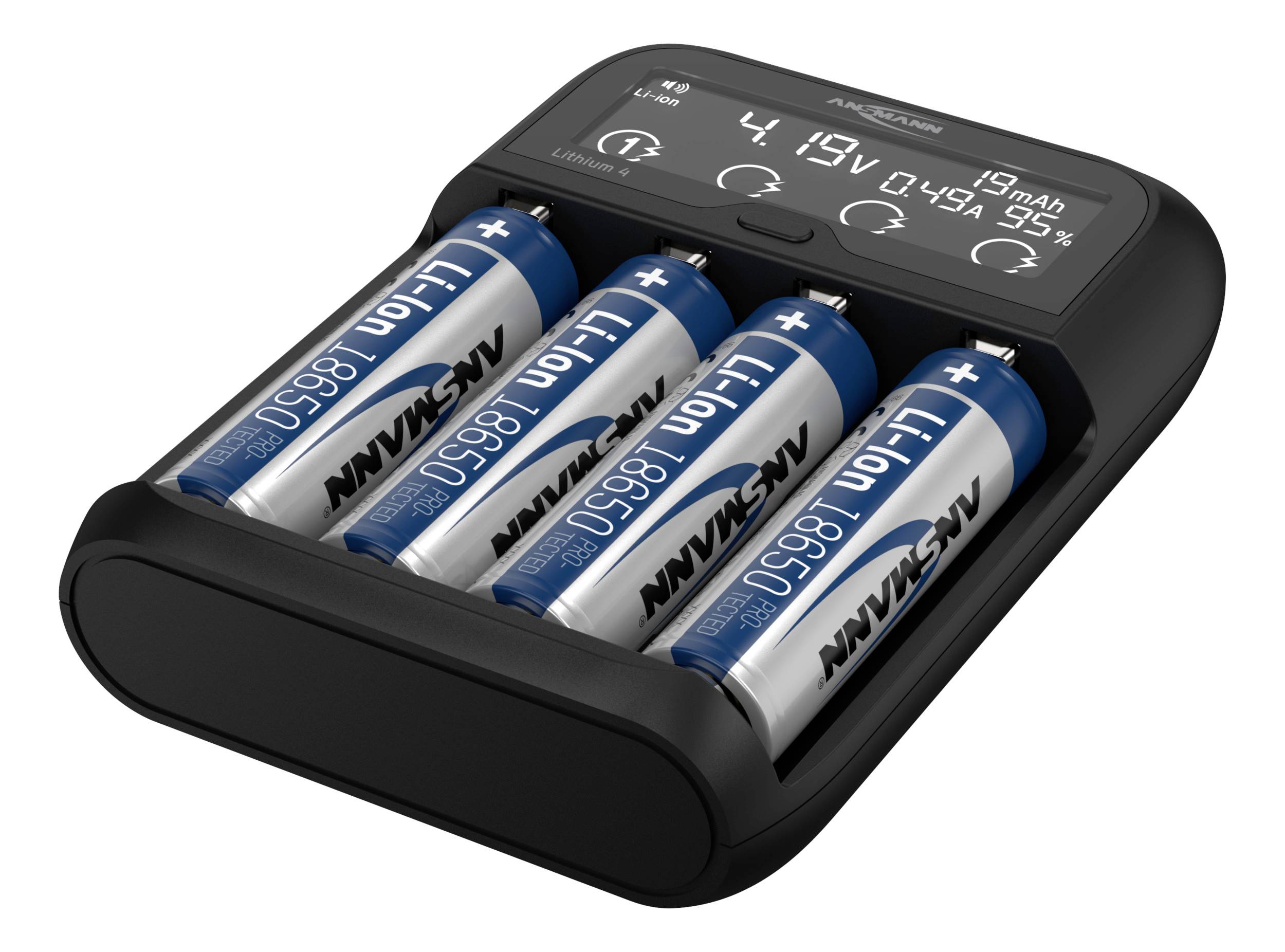 Un chargeur avec quatre batteries Li-Ion bleues insérées. L'écran affiche des informations sur le courant de charge et la tension.