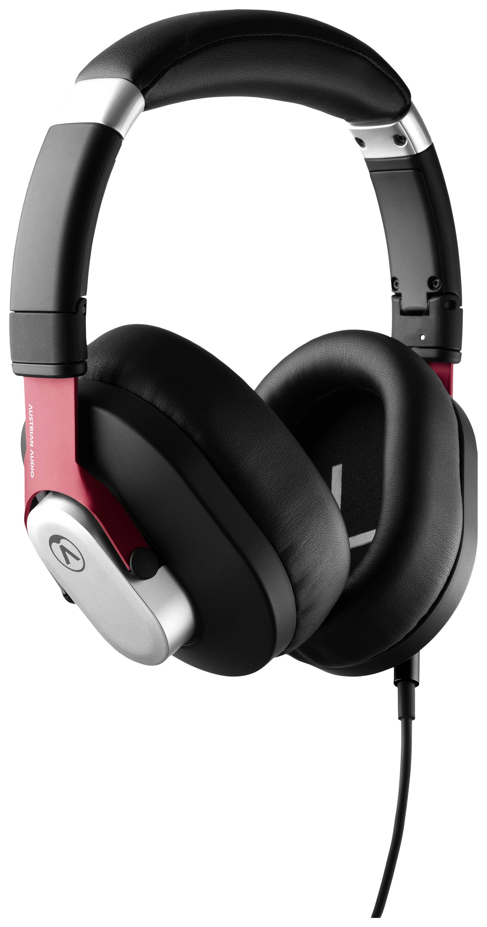 Un casque noir avec un accent rouge et un câble, adapté pour le plaisir audio ou le montage audio professionnel.