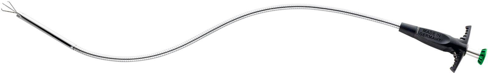 Un endoscope médical flexible muni d'une pince de préhension à son extrémité, utilisé dans les interventions chirurgicales mini-invasives.