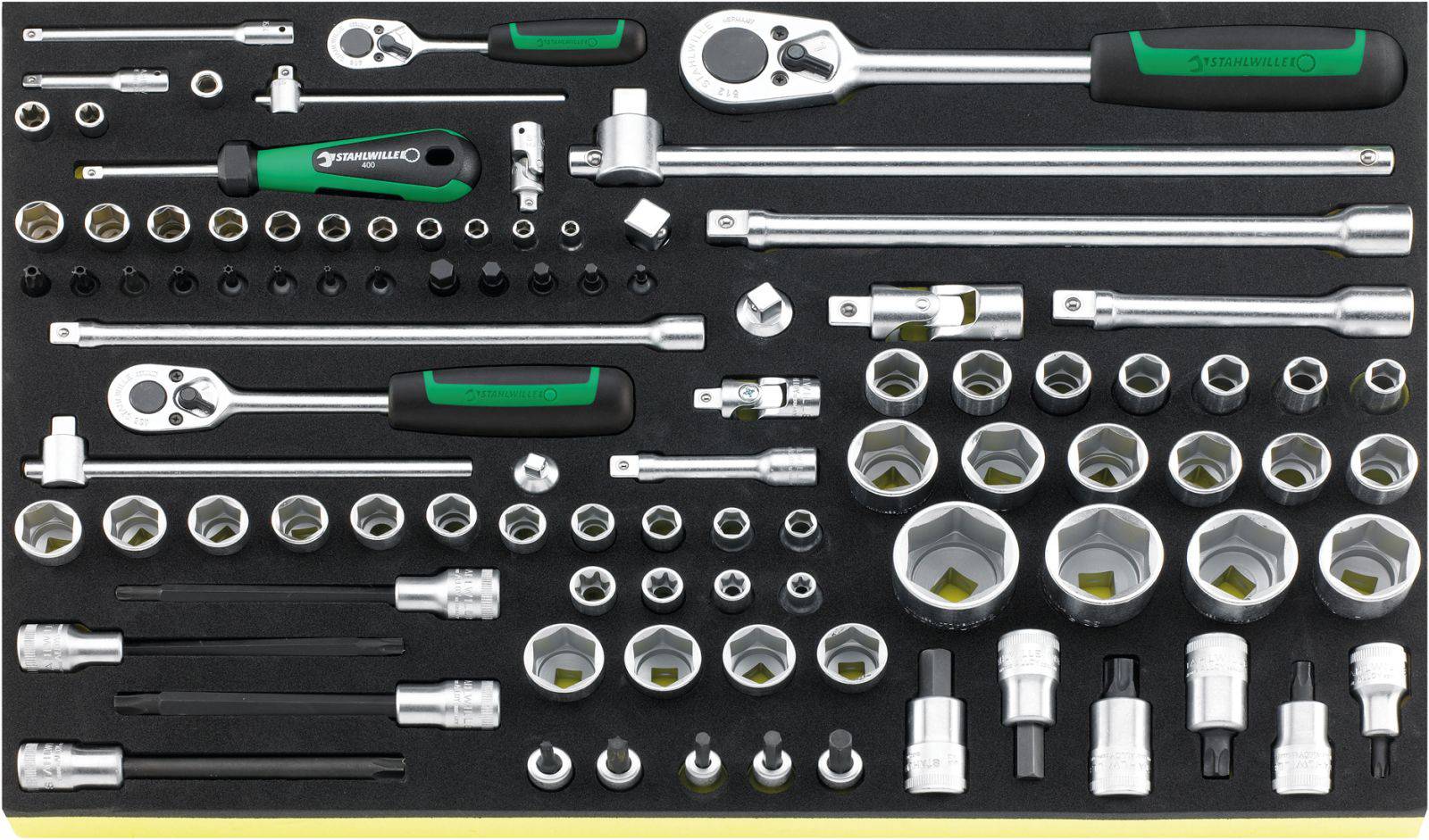 Ensemble d'outils avec clés à cliquet, rallonges et douilles de différentes tailles, organisé sur un support en mousse.