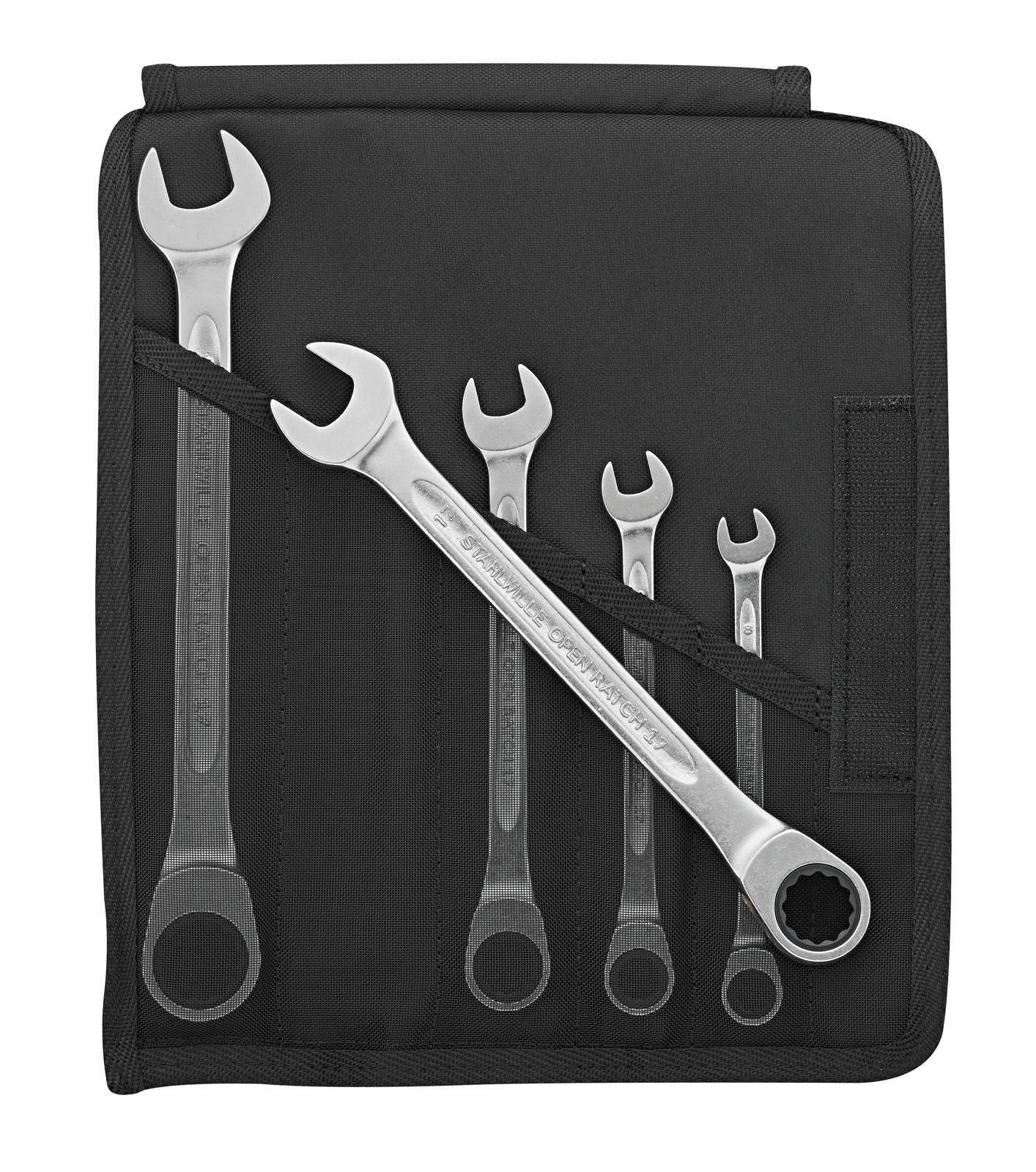 Un ensemble de cinq clés à fourche de différentes tailles, rangées dans un sac à outils noir.