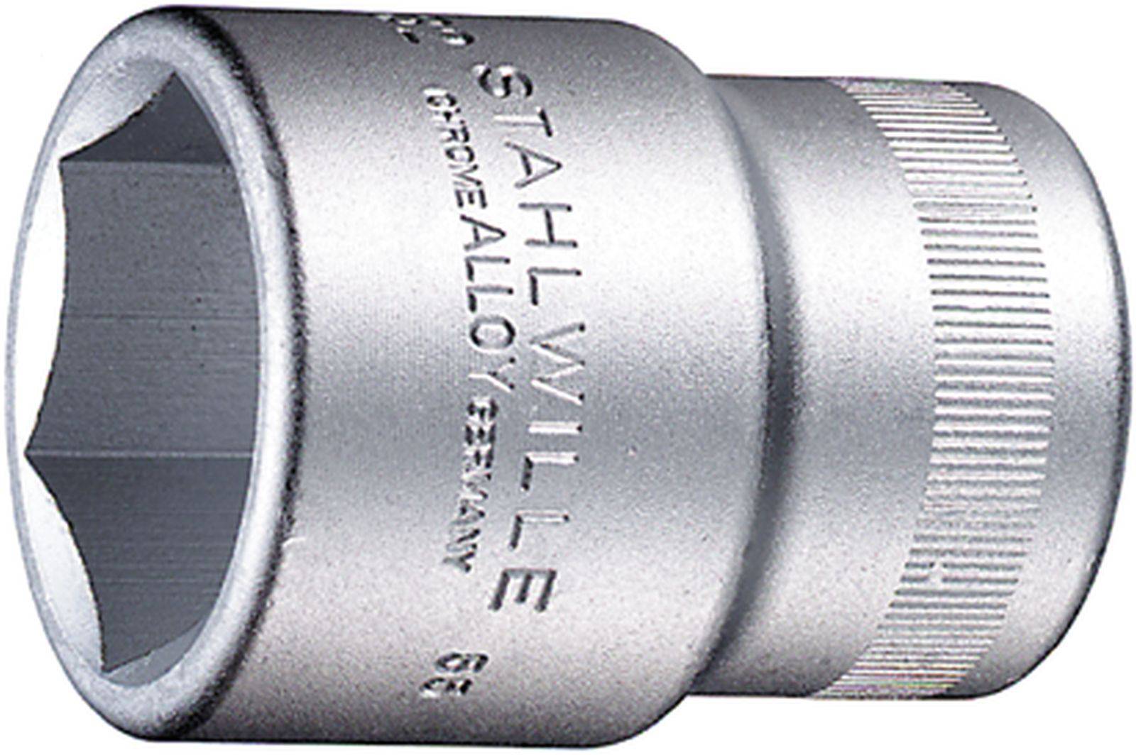 Clé à douille métallique avec ouverture hexagonale, portant l'inscription 'STAHLWILLE' et 'CHROME ALLOY GERMANY'. Adaptée au desserrage des écrous.