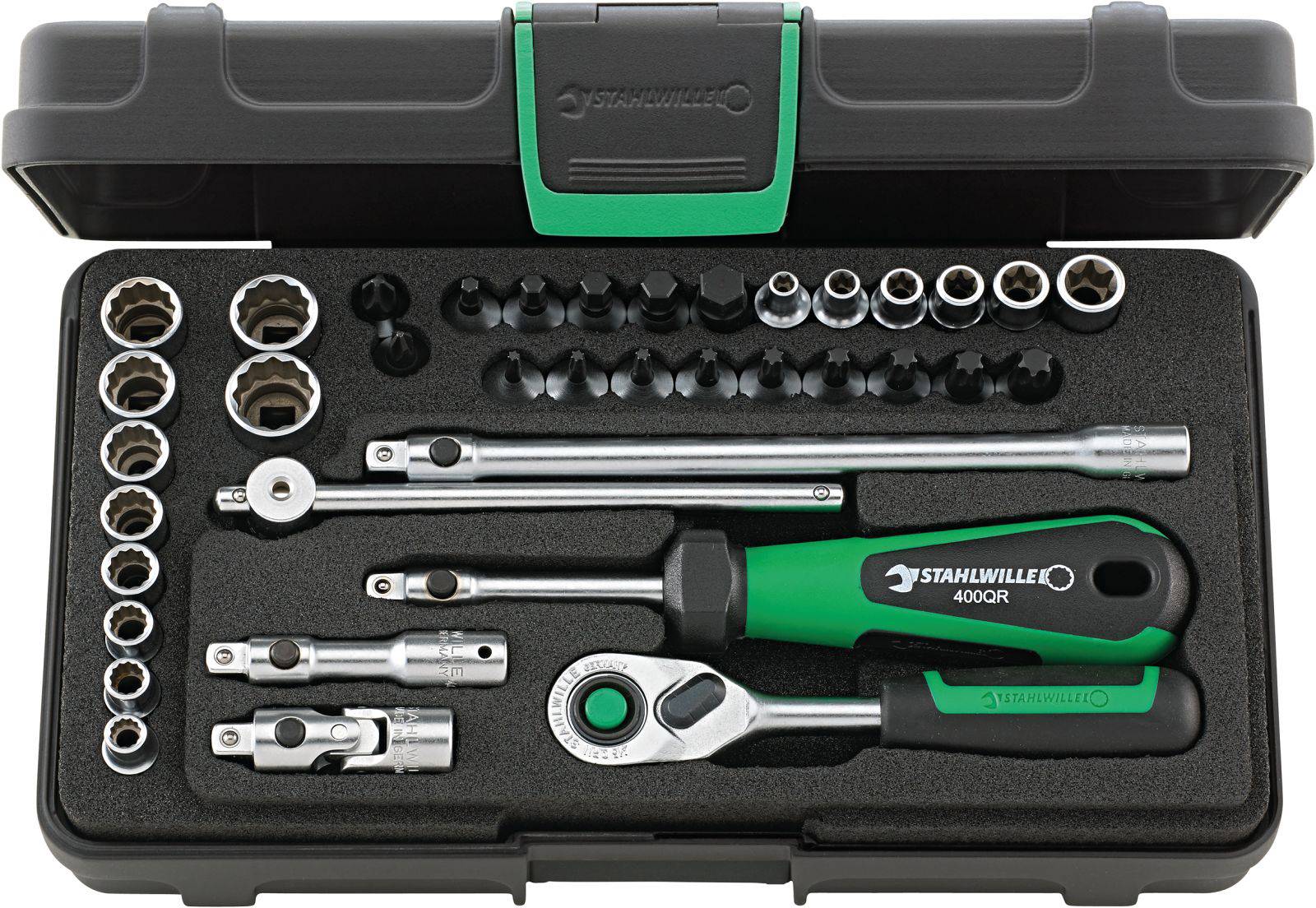 Une boîte à outils ouverte contenant divers écrous et clés à cliquet, fabriqués en métal et en plastique, soigneusement rangés et prêts à l'emploi.
