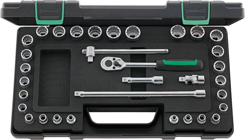 Coffret de clés à cliquet avec différentes douilles dans un étui noir ouvert, idéal pour les travaux manuels.